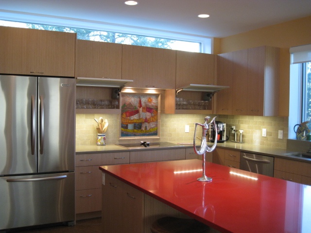 Modern Eye Catching Red Kitchen Design